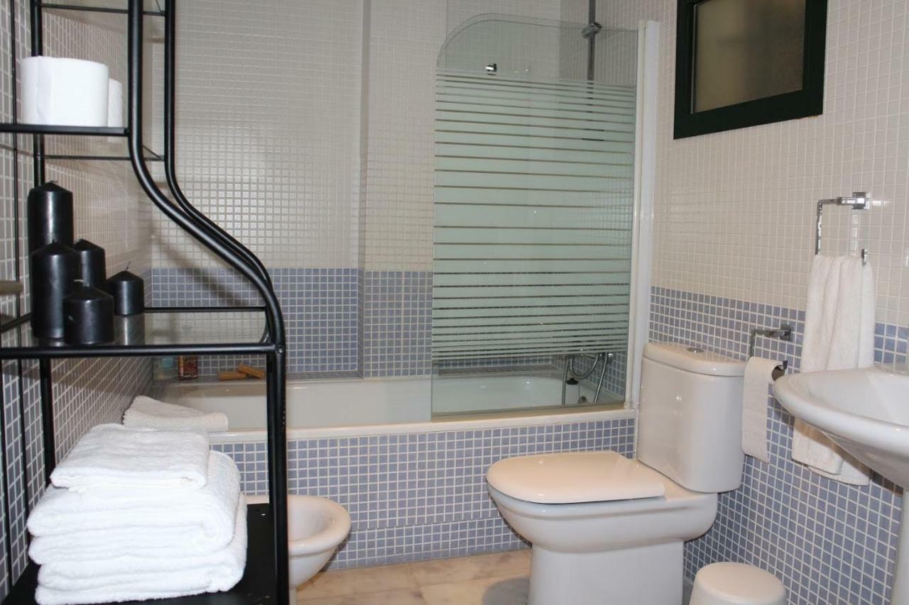 Apartamentos Rg Triana, Calle Castilla Con Patio Севилья Экстерьер фото