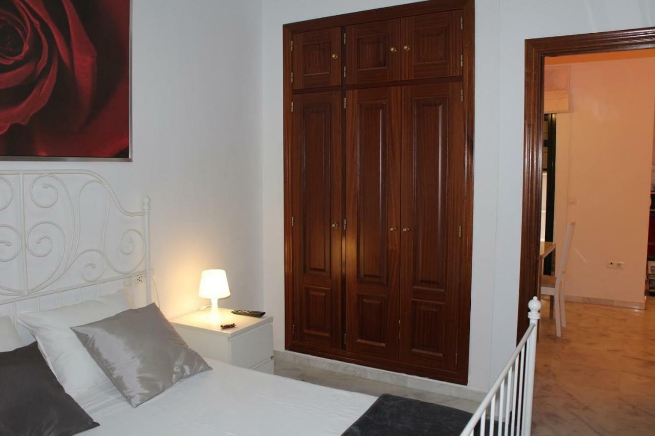 Apartamentos Rg Triana, Calle Castilla Con Patio Севилья Экстерьер фото