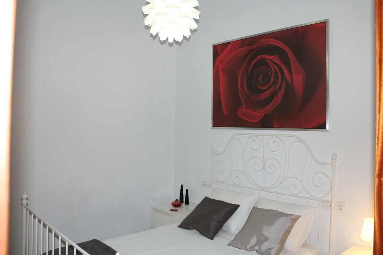 Apartamentos Rg Triana, Calle Castilla Con Patio Севилья Экстерьер фото