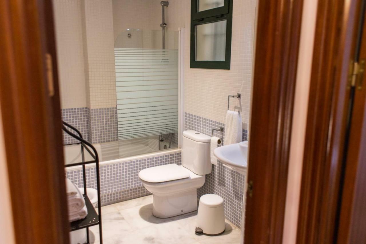 Apartamentos Rg Triana, Calle Castilla Con Patio Севилья Экстерьер фото