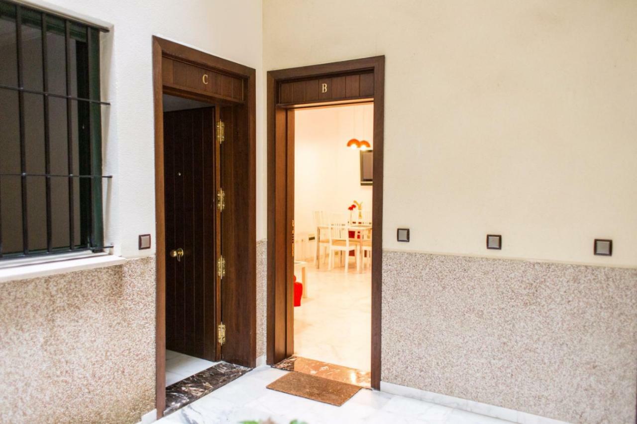 Apartamentos Rg Triana, Calle Castilla Con Patio Севилья Экстерьер фото